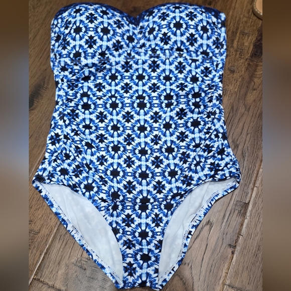 Tommy Bahama Other - Tommy Bahama Shibori Splash Bandeau One-Piece Swimsuit